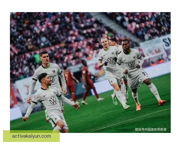 德甲弗赖堡控球风格引发关注，球队表现稳健逐渐形成特色战术体系