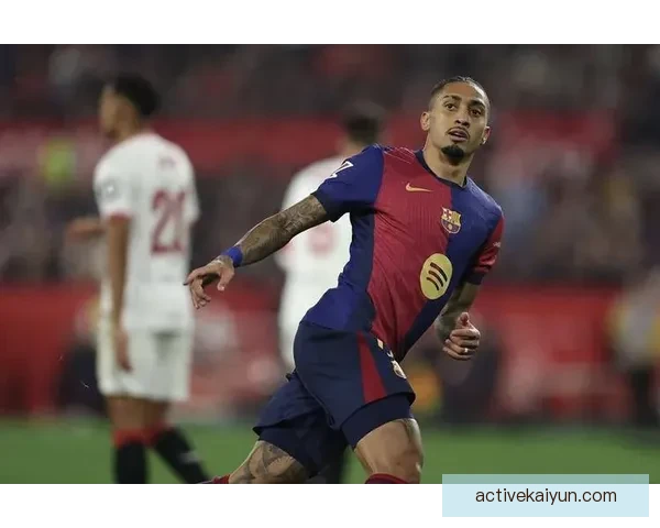 拉菲尼亚身披巴萨11号球衣表现稳健